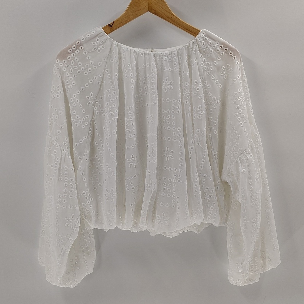 Gianni Bini Women's Cropped Eyelet Top Size Small Bubble